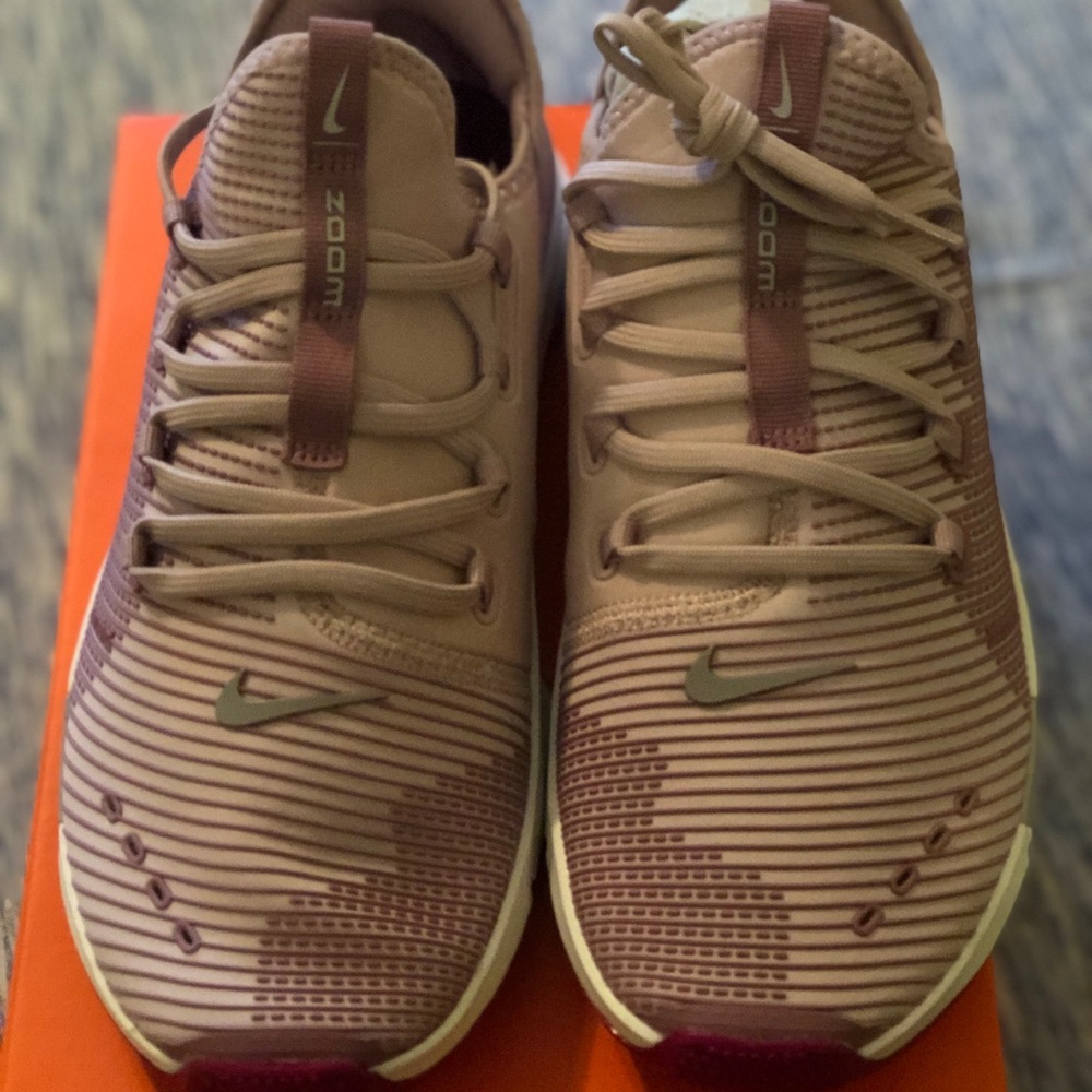 Nike AIR ZOOM TRAINER - Picture 2 of 3